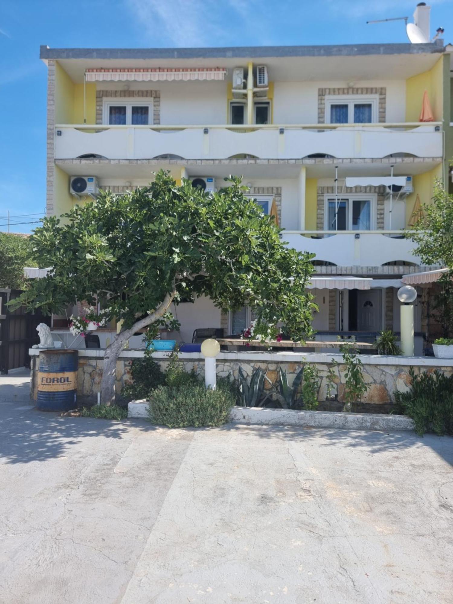 Apartmani Alen Dinjiska Exterior photo